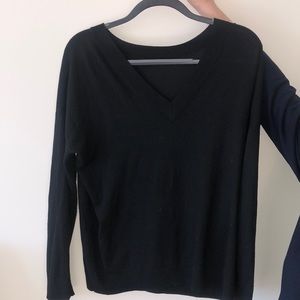 Black v neck gap sweater